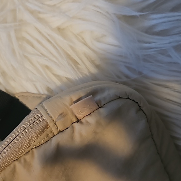 Lululemon small crossbody - Picture 6 of 10